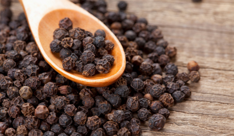 Giá tiêu hôm nay 18/5/2023: Biến động nhẹ ở Đông Nam Bộ