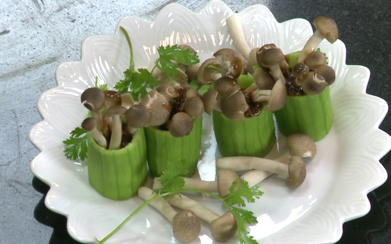 How to make delicious steamed melon with reishi mushrooms