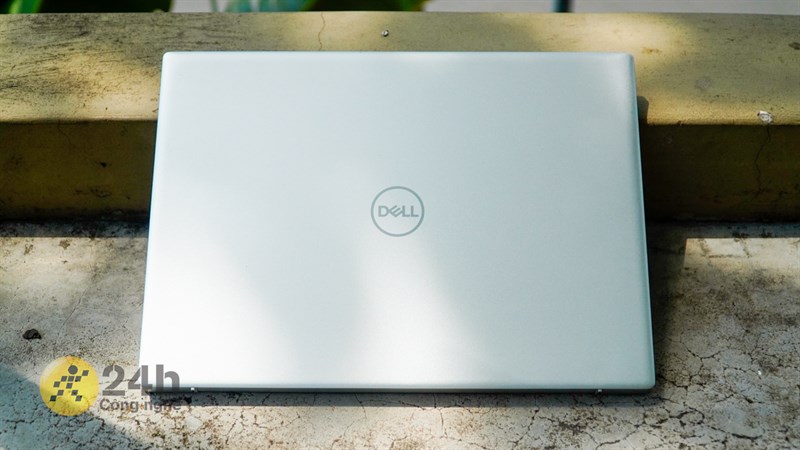 Dell Inspiron 5430 2033 có ngoại hình mỏng nhẹ, dễ mang đi