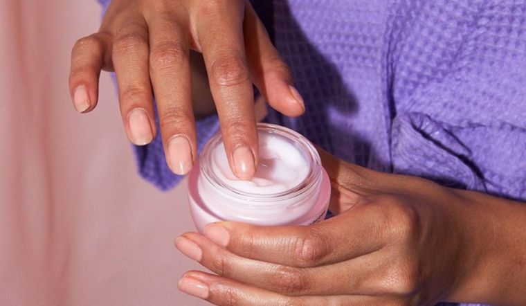 Gợi ý 6 kem dưỡng khi ngồi điều hòa tốt cho da trong mùa hè