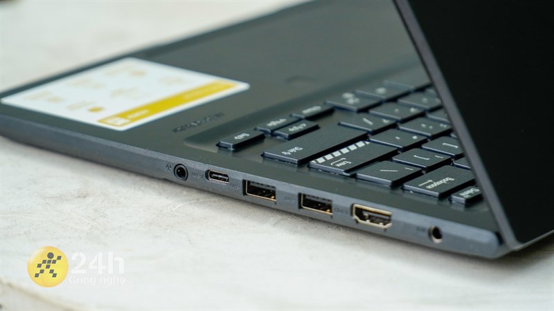 Cạnh phải của ASUS Vivobook 14 A1405VA Cạnh phải của ASUS Vivobook 14 A1405VA
