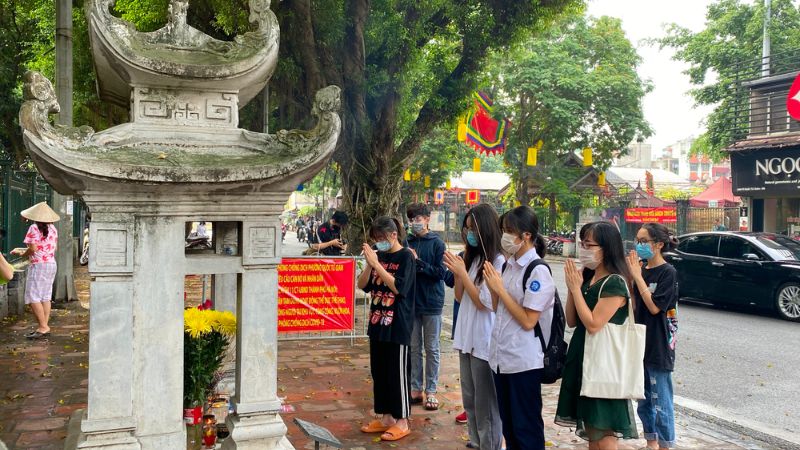 Prayer for success in the exam at the Temple of Literature
