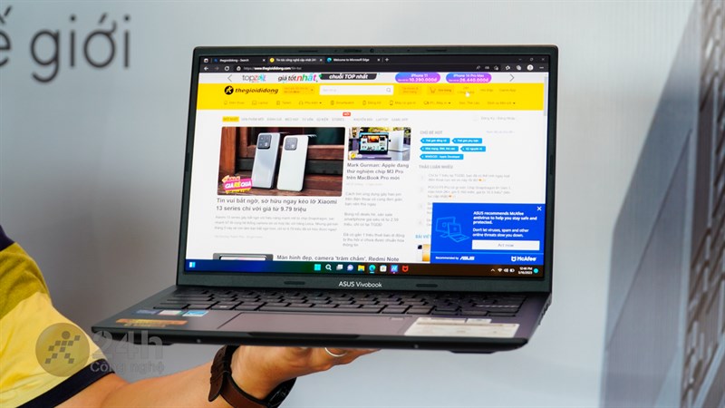 ASUS Vivobook 14X OLED (2023) có một tổng thể rất chắc chắn với độ bền chuẩn quân đội MIL-STD-810H của Hoa Kỳ. ASUS Vivobook 14X OLED (2023) có một tổng thể rất chắc chắn với độ bền chuẩn quân đội MIL-STD-810H của Hoa Kỳ.