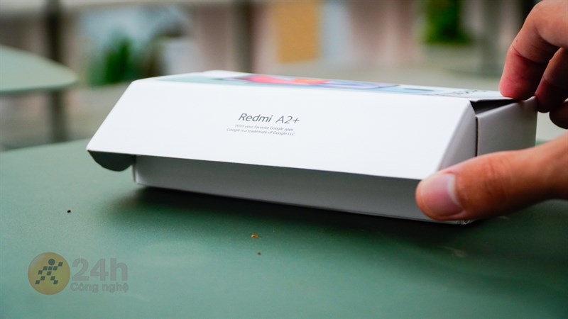 Cách mở hộp Redmi A2+ có đặc biệt đôi chút khi chúng ta phải mở từ cạnh bên của hộp. Cách mở hộp Redmi A2+ có đặc biệt đôi chút khi chúng ta phải mở từ cạnh bên của hộp.