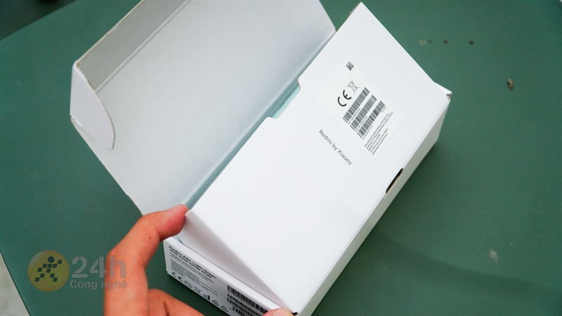 Khi đã mở được lớp đầu tiên thì chúng ta phải mở thêm lớp thứ hai của hộp. Khi đã mở được lớp đầu tiên thì chúng ta phải mở thêm lớp thứ hai của hộp.