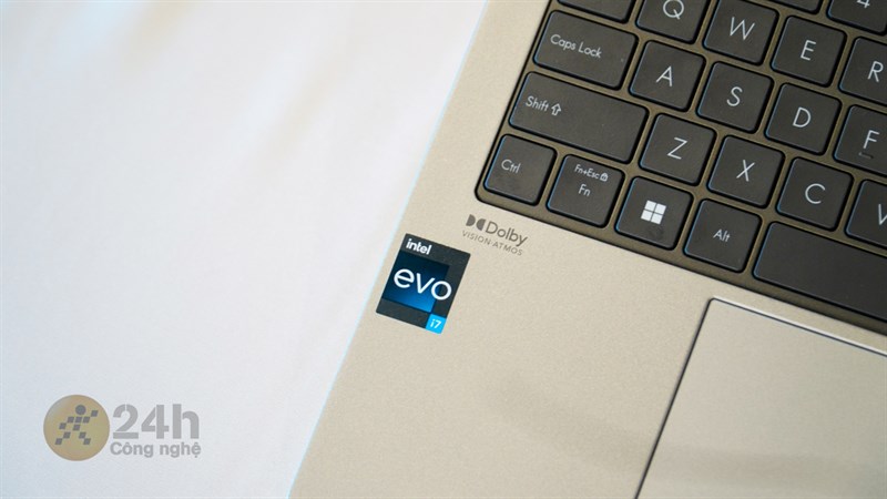 ASUS Zenbook S 13 OLED (2023) được trang bị vi xử lý Intel Core i7-1355U và đạt chuẩn Intel EVO