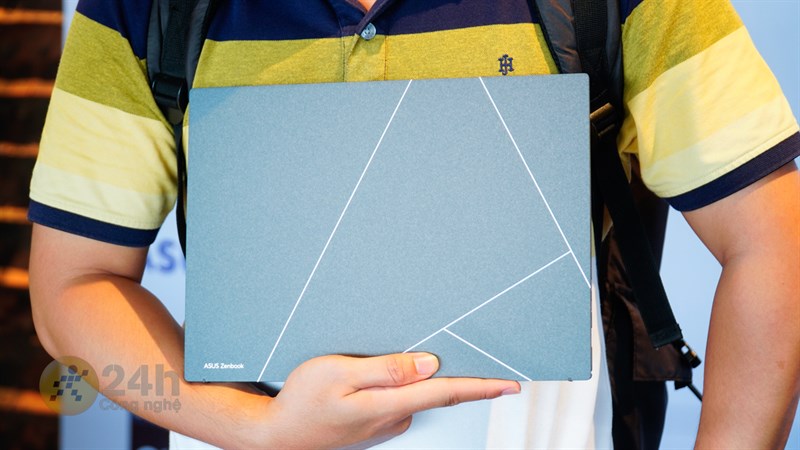ASUS Zenbook S 13 OLED (2023) có chất lượng hoàn thiện tốt, đạt chuẩn độ bền quân sự MIL-STD-810H 