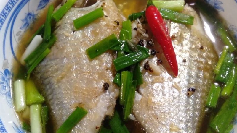 The way to make braised fish is simple, the whole family loves it