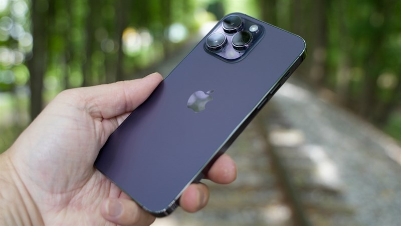 iPhone chiếm gần một nửa tổng kim ngạch nhập khẩu điện thoại nguyên chiếc Việt Nam trong năm 2022