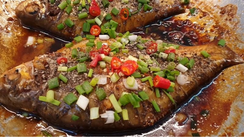 How to make sesame fish with spicy pepper for a rainy day