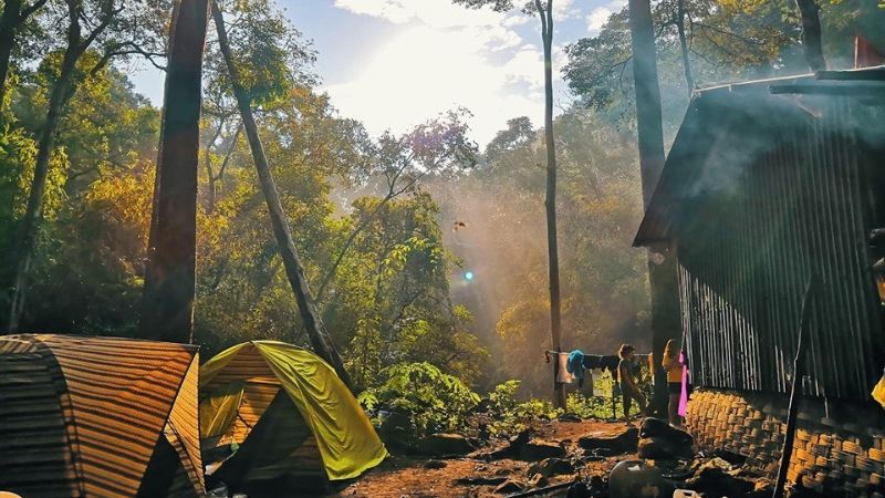Cắm trại khám phá thiên nhiên