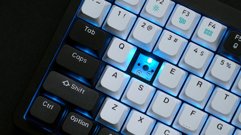 NuPhy HALO 75 hỗ trợ hotswap giúp người dùng dễ dàng thay switch theo ý thích