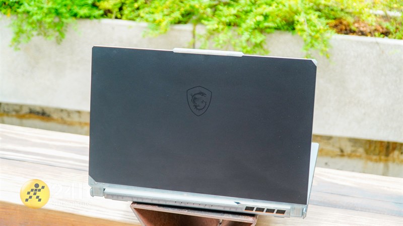 MSI Cyborg 15 A12VE có giá từ 27.49 triệu đồng tại Thế Giới Di Động