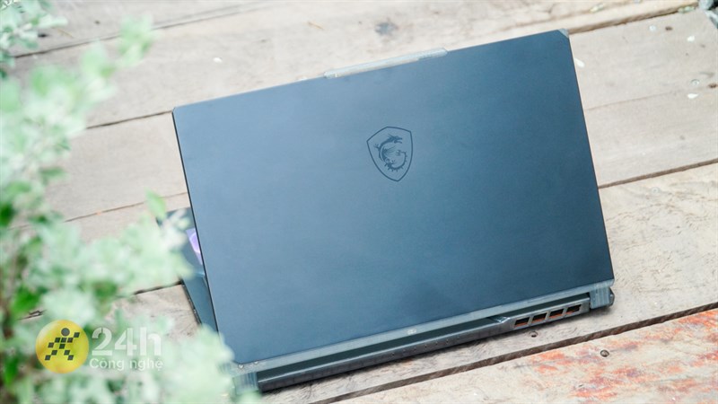 MSI Cyborg 15 A12VE có ngoại hình đơn giản nhưng vẫn đậm chất gaming