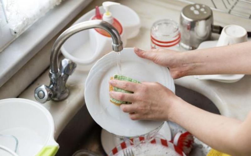 Storing wet dishes