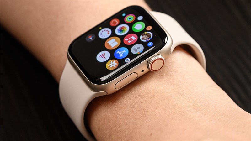Apple Watch SE 2022 giảm 2 triệu, là dòng smartwatch mới rẻ nhất của nhà Táo