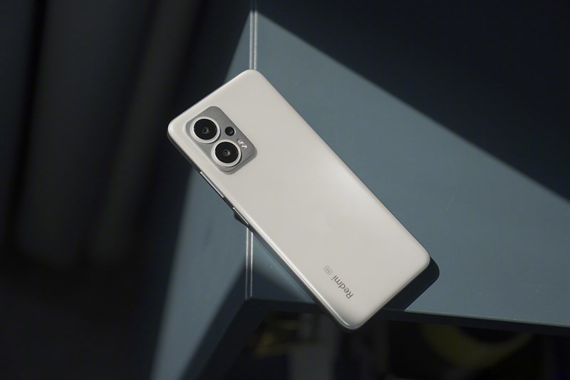 Redmi Note 12 Pro được hoàn thiện trên bộ khung vuông quen thuộc Redmi Note 12 Pro được hoàn thiện trên bộ khung vuông quen thuộc