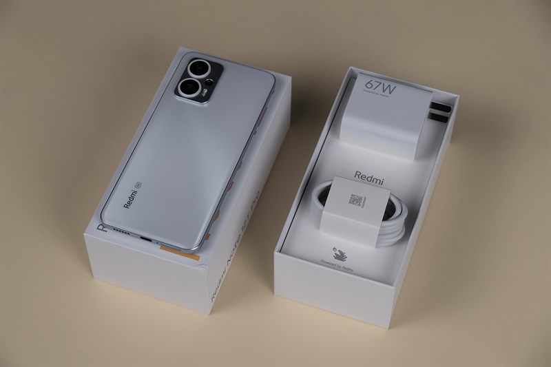 Bên trong hộp đựng Redmi Note 12T Pro vẫn chứa đầy đủ món phụ kiện quen thuộc Bên trong hộp đựng Redmi Note 12T Pro vẫn chứa đầy đủ món phụ kiện quen thuộc