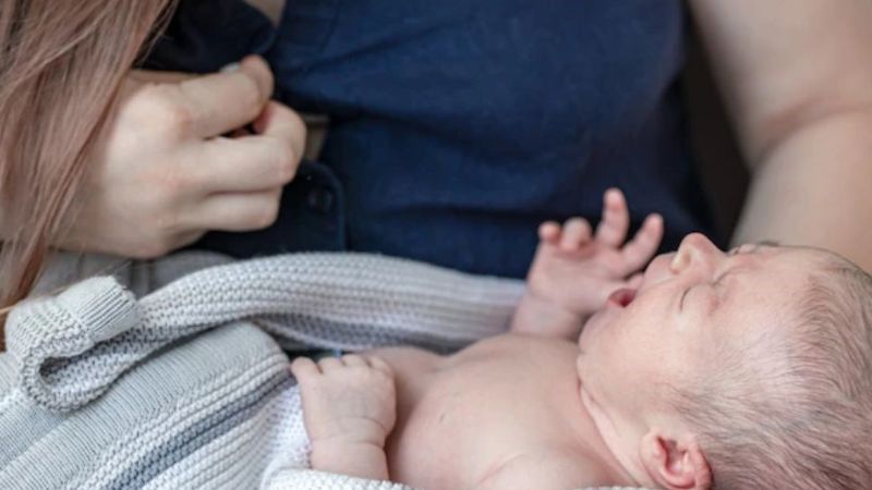 Bé nhạy cảm với thực phẩm khác sữa mẹ Bé nhạy cảm với thực phẩm khác sữa mẹ