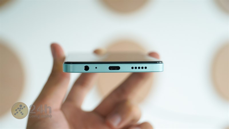 Cạnh dưới của Vivo Y36. Cạnh dưới của Vivo Y36.