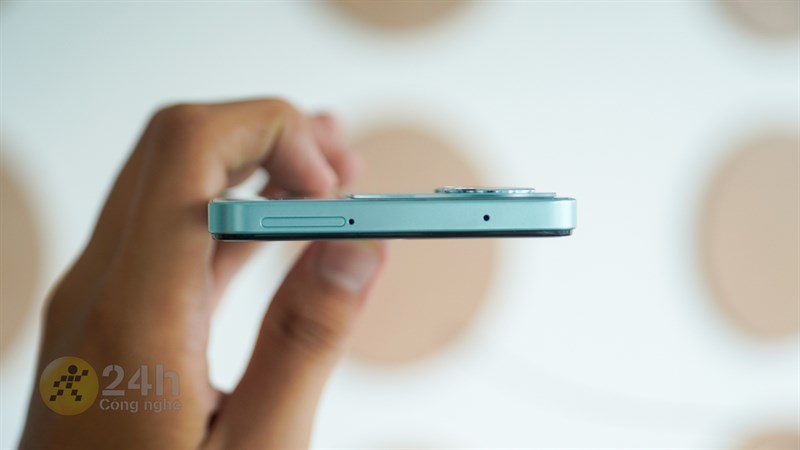 Cạnh trên của Vivo Y36. Cạnh trên của Vivo Y36.