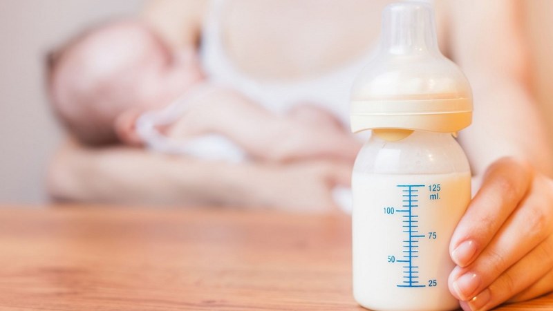 Sữa mẹ của người khác có thể không phù hợp với giới tính con bạn