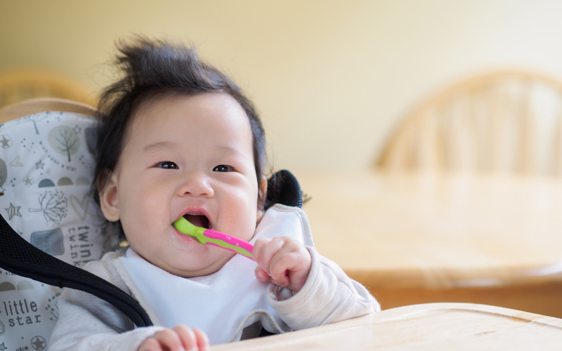 Nguyên nhân khiến bé không chịu ăn dặm