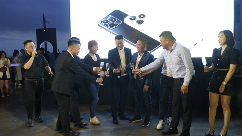 Toàn cảnh sự kiện ra mắt realme C53: Nhộn nhịp với hàng loạt phần quà hấp dẫn Toàn cảnh sự kiện ra mắt realme C53: Nhộn nhịp với hàng loạt phần quà hấp dẫn