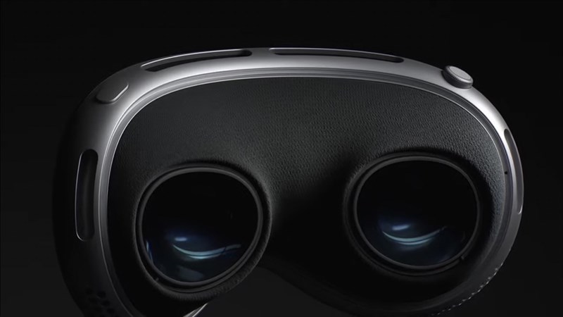 Bên trên cạnh của Apple Vision Pro có nút nguồn và núm xoay để tương tác