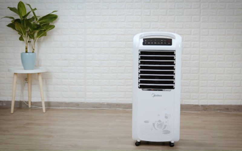 How much electricity does an air conditioner fan run a month?