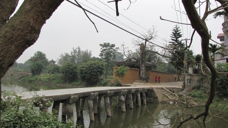 Cầu Đá Làng Vàng