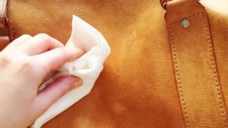 Notes when cleaning suede bags