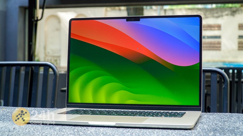 MacBook Air 15 inch sở hữu màn hình lớn cùng chất lượng hiển thị tốt