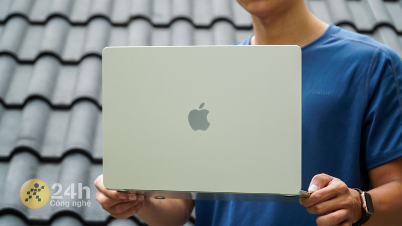MacBook Air 15 inch có giá khởi điểm là 32.29 triệu đồng tại Thế Giới Di Động