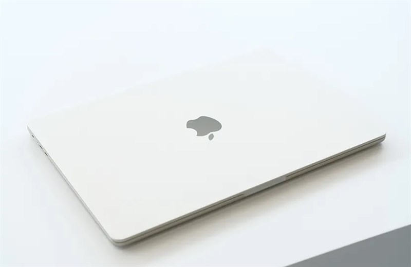 MacBook Air 15 inch vẫn sở hữu thiết kế tương đồng với những mẫu MacBook khác ra mắt gần đây