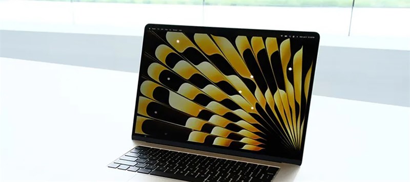 MacBook Air 15 inch còn sở hữu dung lượng RAM tối đa lên đến 24 GB MacBook Air 15 inch còn sở hữu dung lượng RAM tối đa lên đến 24 GB