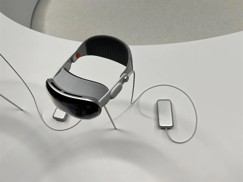 Với Apple Vision Pro thì Apple đã tiến một bước xa so với nhiều đối thủ khác trong công nghệ thực tế ảo