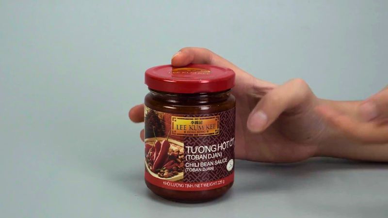 Tương hột ớt Lee Kum Kee