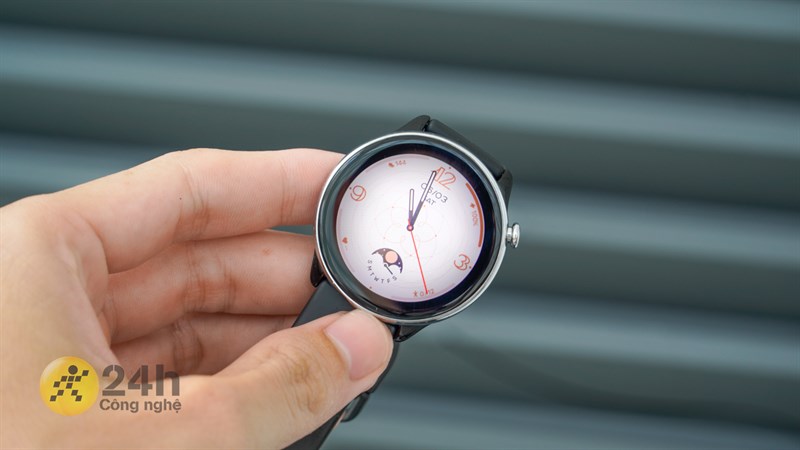 Amazfit GTR Mini được thiết kế theo dạng mặt đồng hồ tròn cổ điển