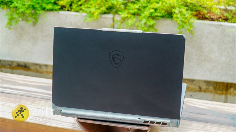 MSI Cyborg 15 A12VE được trang bị viên pin có công suất 53.5 Wh