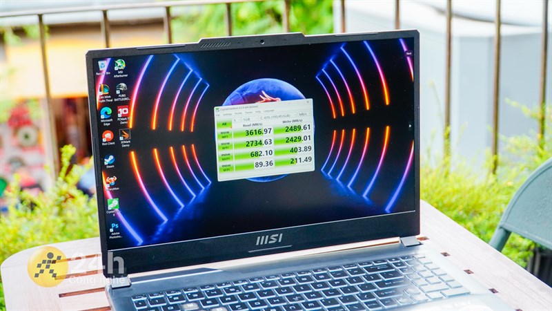 MSI Cyborg 15 A12VE có sẵn RAM 8 GB và ổ cứng lưu trữ 512 GB