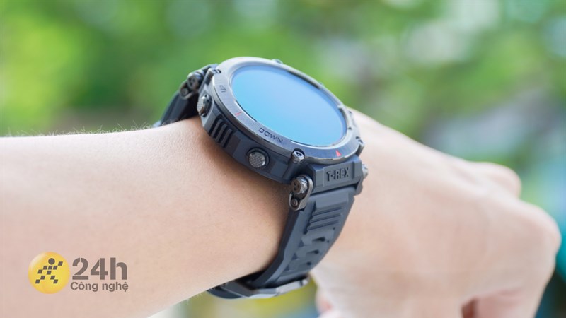 Cạnh trái của Amazfit T-Rex Ultra.
