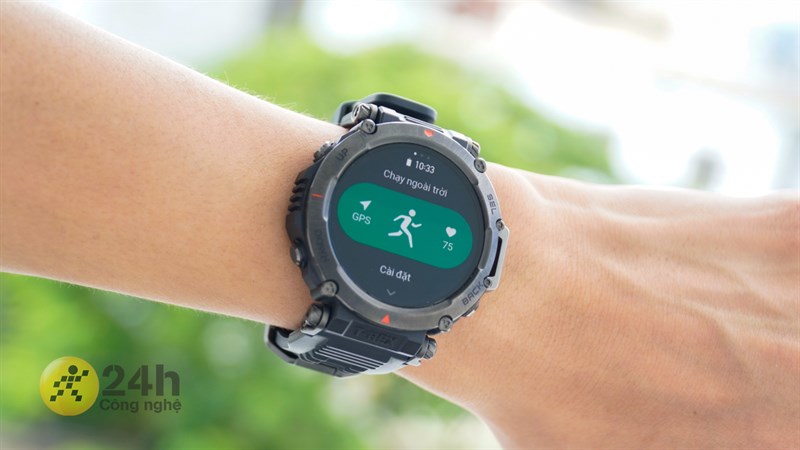 Mặt đồng hồ của Amazfit T-Rex Ultra được bảo vệ bởi chất liệu kính với kích thước 1.39 inch, độ phân giải 454 x 454 pixels.