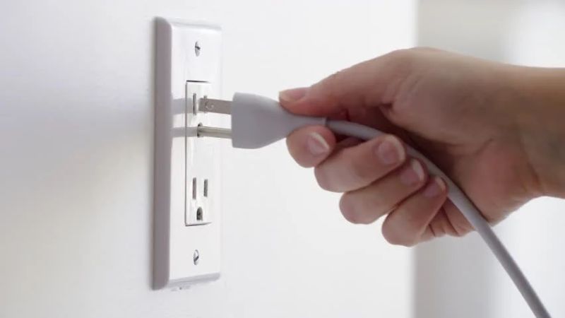 Turning off the TV by unplugging it