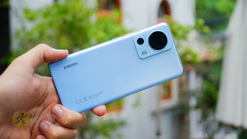 Xiaomi 13 Lite là một chiếc điện thoại cho trải nghiệm cầm nắm rất ôm tay nhờ tận dụng hiệu quả hiệu ứng đường cong chuyển tiếp Xiaomi 13 Lite là một chiếc điện thoại cho trải nghiệm cầm nắm rất ôm tay nhờ tận dụng hiệu quả hiệu ứng đường cong chuyển tiếp