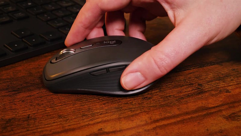 Logitech MX Anywhere 3S có kích thước là 65 x 34.4 x 100.5 mm cùng khối lượng 95 gram.