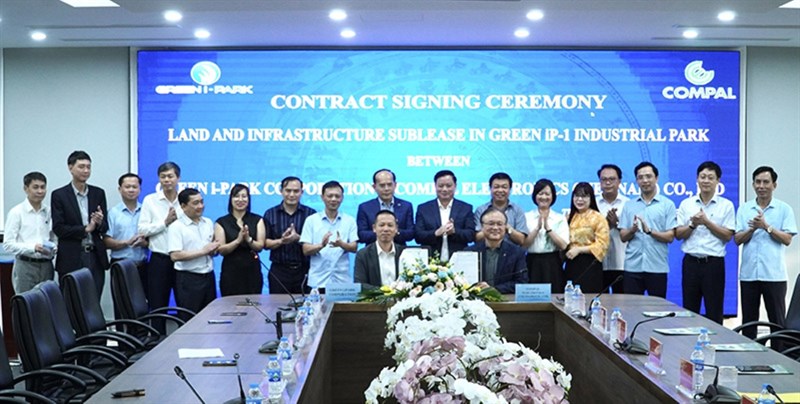 Các đại biểu chứng kiến lễ ký kết hợp tác đầu tư giữa Green i-Park và Compal Electronics Việt Nam