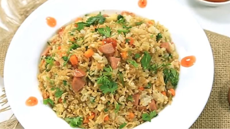 The way to make fried rice with instant noodles is strange but incredibly delicious