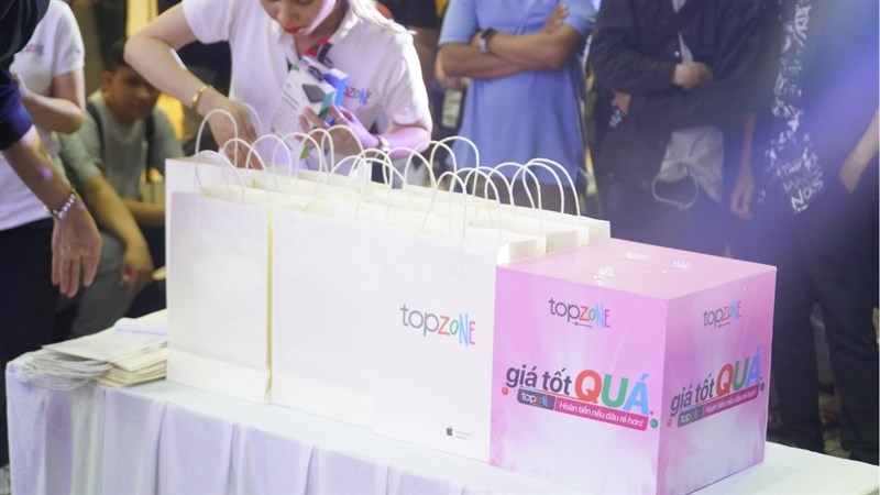 Toàn cảnh sự kiện giá tốt QUÁ tại TopZone