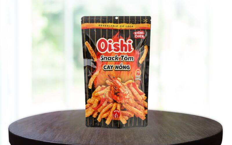 Snack tôm vị cay nồng Oishi ghi điểm với thiết kế nhỏ gọn, tiện lợi